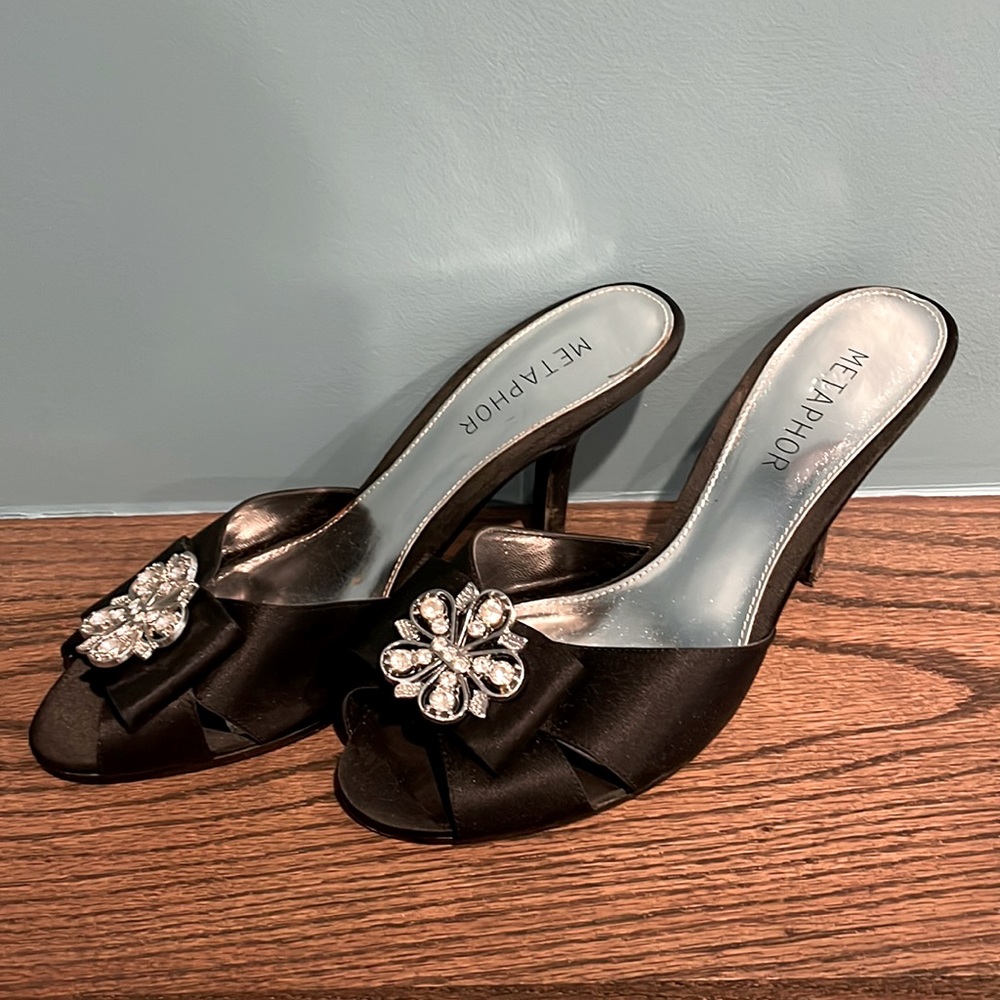Vtg Black Heels Flower and Satin Bow Detailing